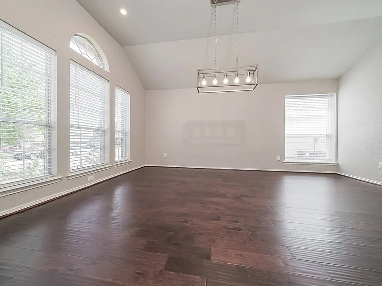 1005 Fort Apache Dr — Photo 6