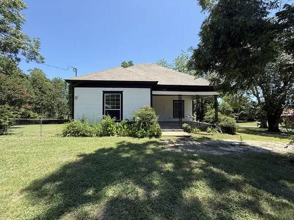 1631 W Johnson St, Denison, TX 75020