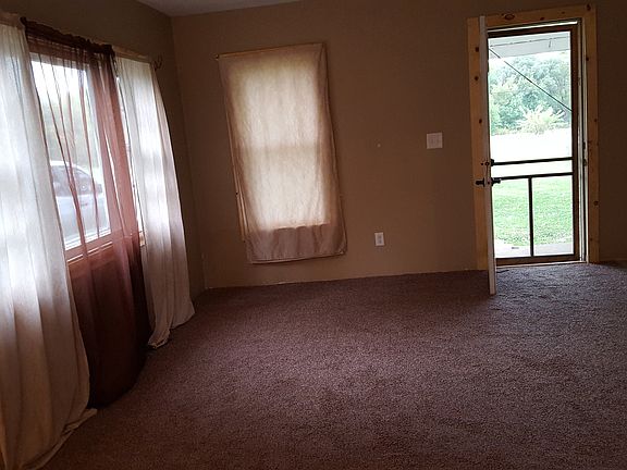 5th image of 3179 East Voorhees