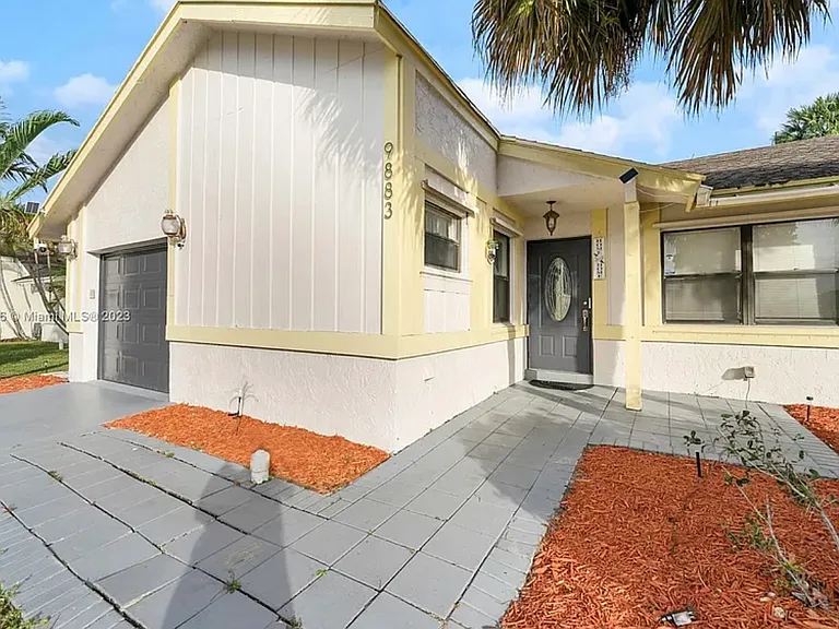 9883 Liberty Ct — Photo 3