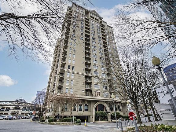 2nd image of 3334 Peachtree Rd NE APT 1405