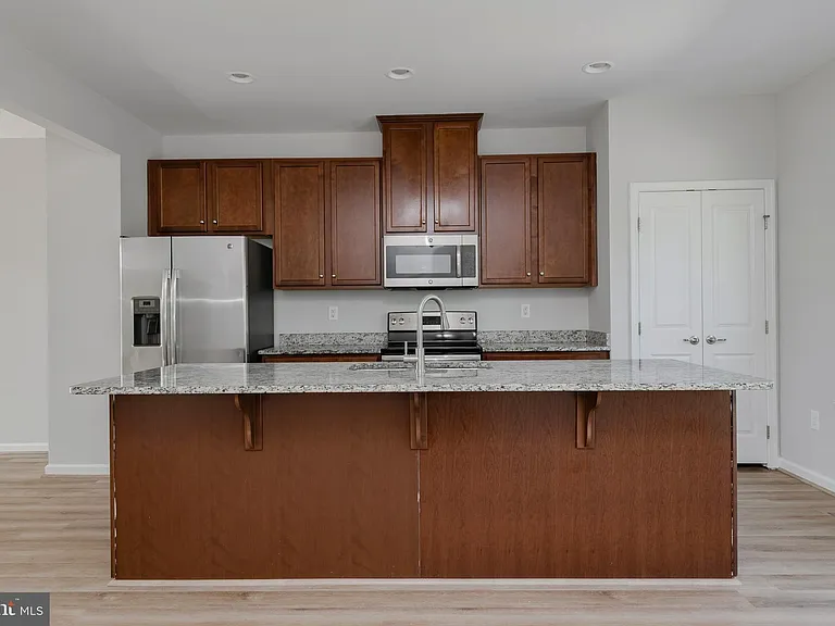 8647 Rosecrans Ln — Photo 10