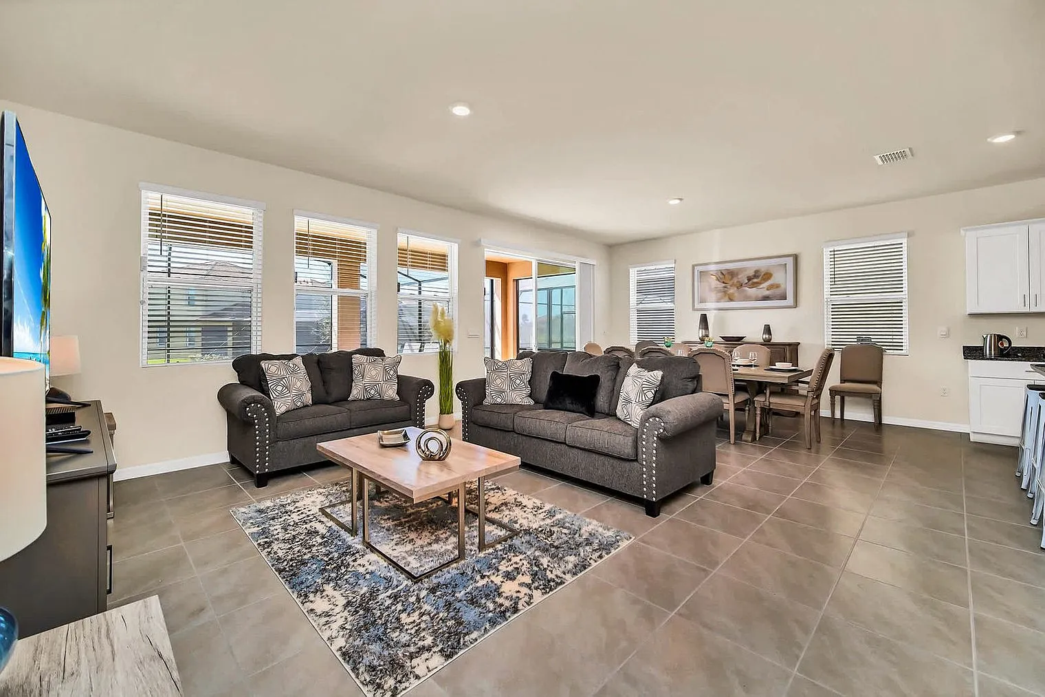 7 bed, 6.0 bath, 3616 sqft, $4,208 — Photo 4