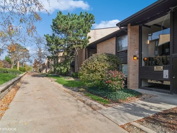6115 Knoll Wood Rd APT 202, Willowbrook, IL 60527