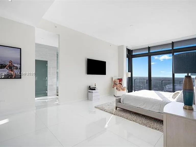 88 SW 7th St #4203 — Photo 19