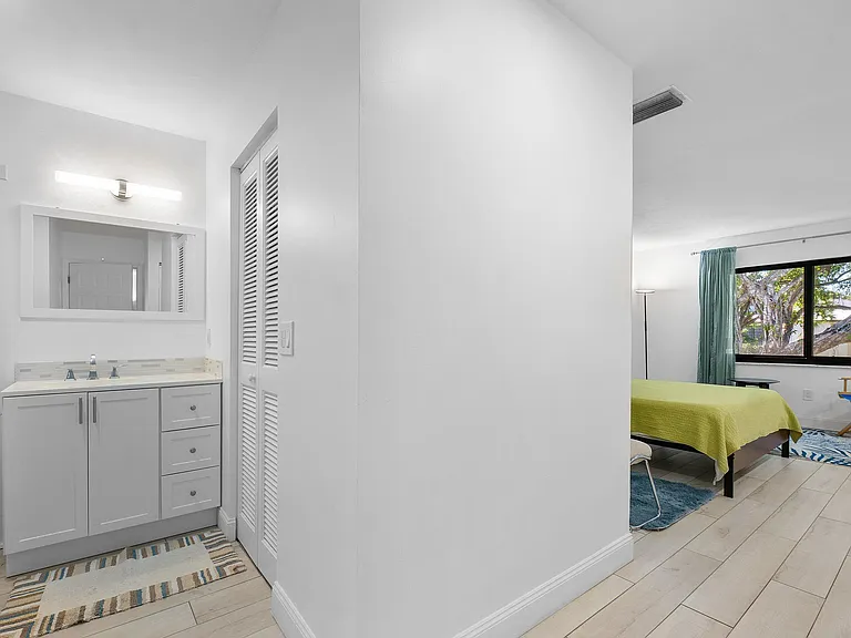 8436 Cypress Ln #7H — Photo 20
