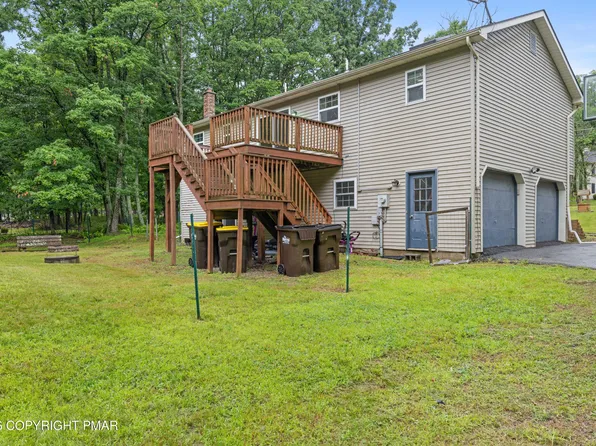 2210 S Rocky Mountain Dr, Effort, PA 18330