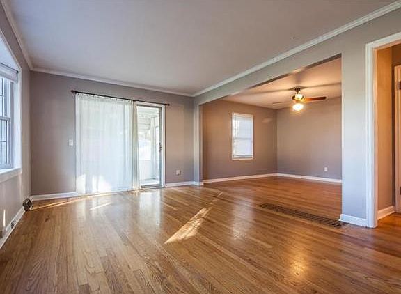 3rd image of 5005 W 56th St