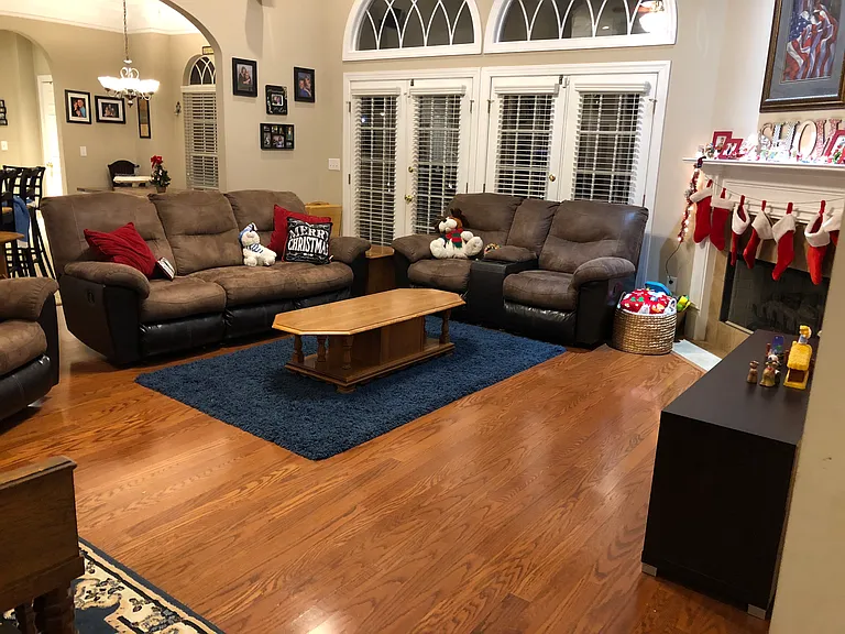 215 Live Oaks Cir — Photo 3