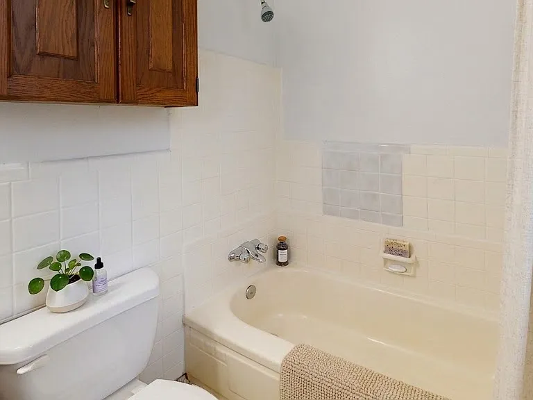 6460 Wyandotte St E #1 — Photo 3