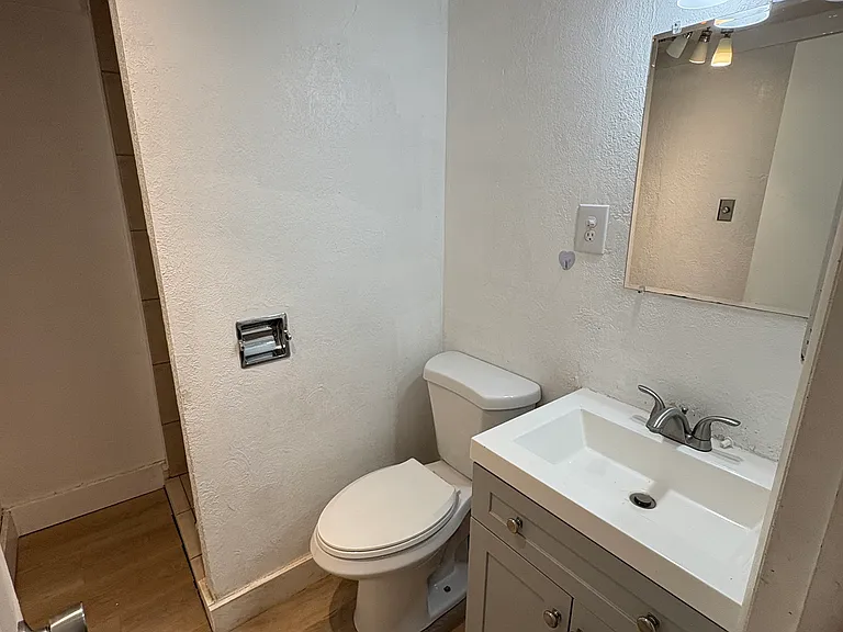 1522 Hall Ave #B — Photo 6