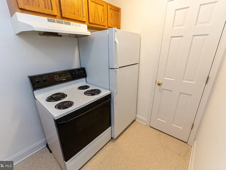 802 Travers St #4 — Photo 17