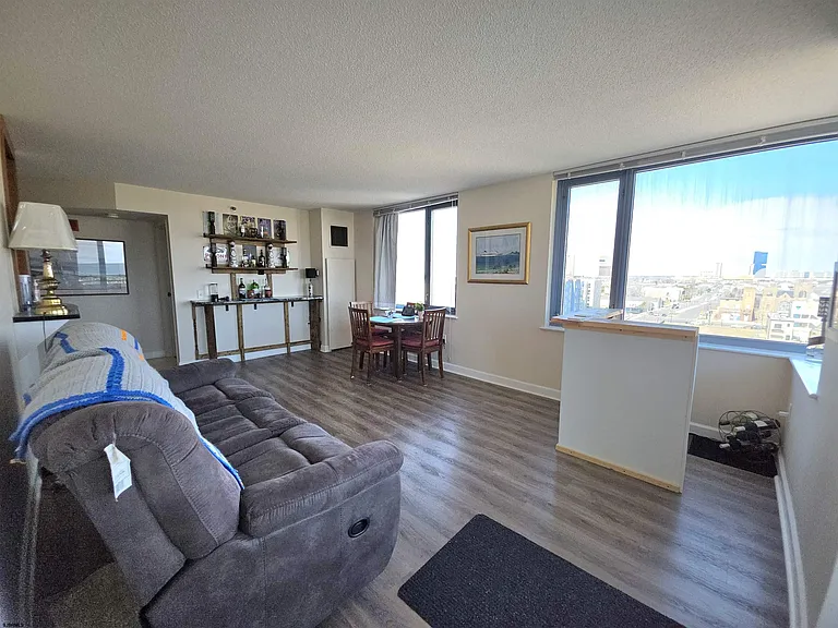 526 Pacific Ave — Photo 10