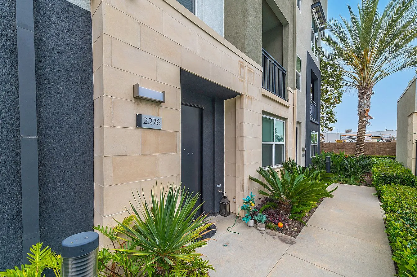 3 bed, 1843 sqft, $4,900 — Photo 1