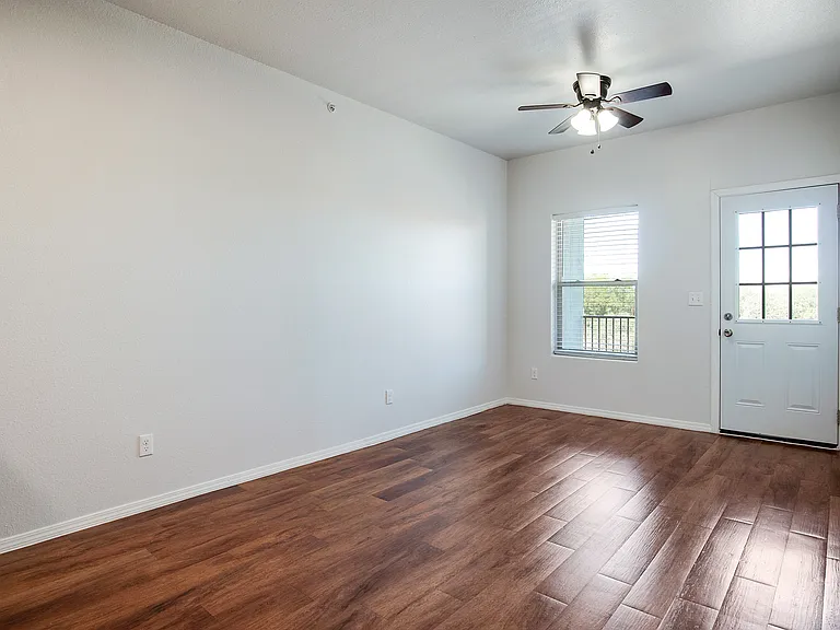 403 - top floor living