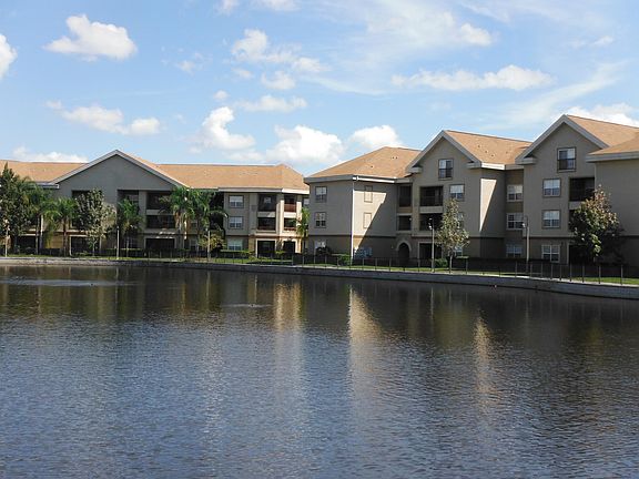 3rd image of 1410 Villa Capri Cir APT 206