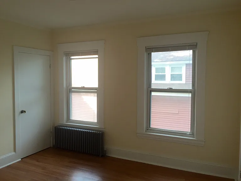 Maple St — Photo 14
