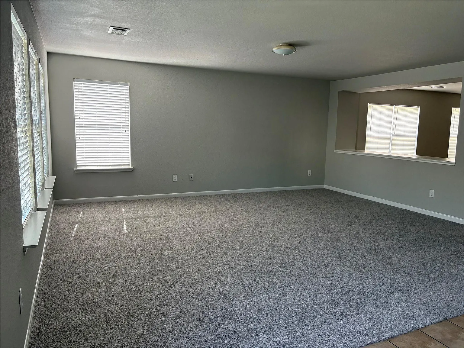 3 bed, 2.5 bath, 2542 sqft, $1,850 — Photo 3