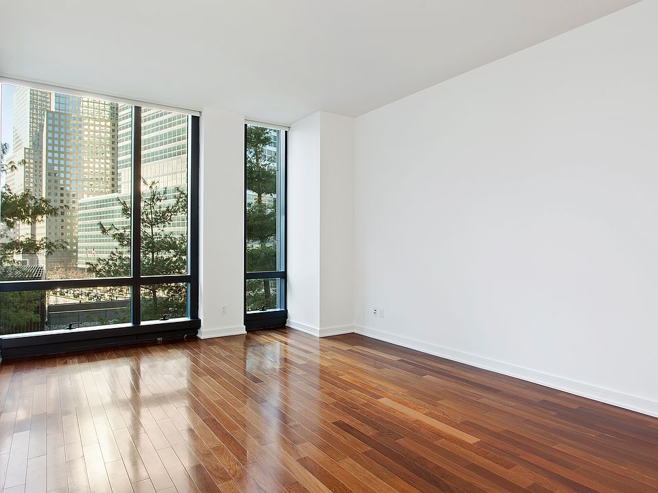 1st image of 101 Warren St APT 600