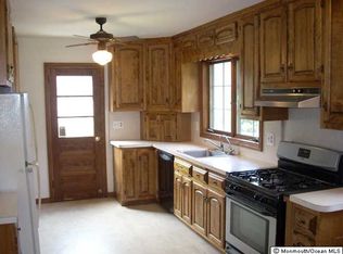 16 Belmar Blvd, Farmingdale, NJ 07727