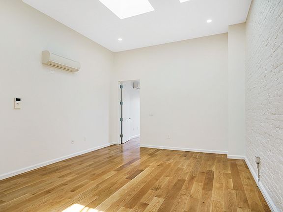 5th image of 205 Wyckoff Ave APT 3R