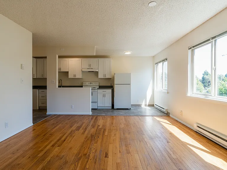 Lake Vista Apartments — Photo 10