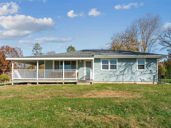 1386 Curtis Bridge Rd NE, Swisher, IA 52338