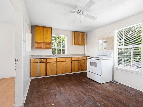 5th image of 4233 Dupont St