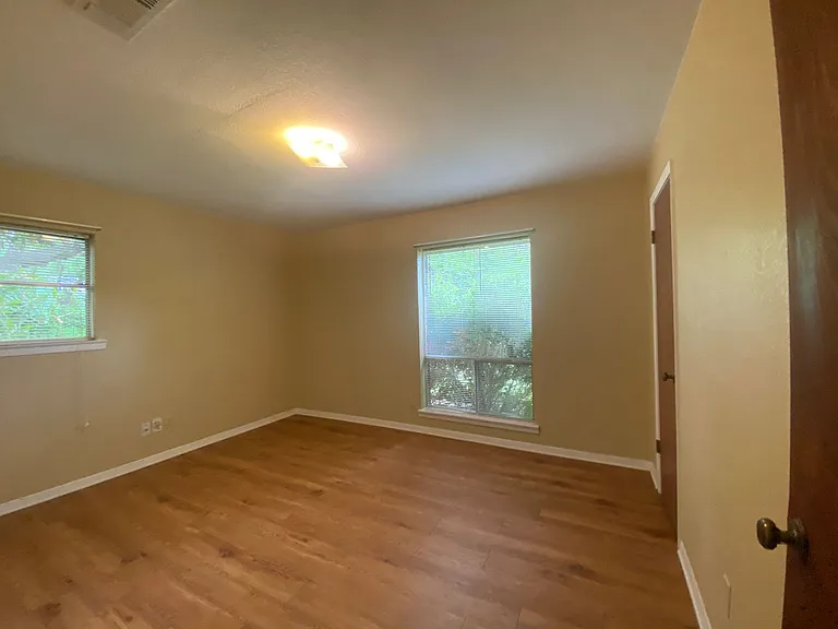 308 E 19th Ave — Photo 13