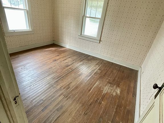 5th image of 517 Hayes Ave