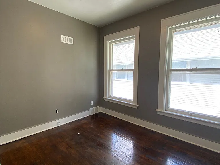 1427 2nd Ave SE #4 — Photo 1