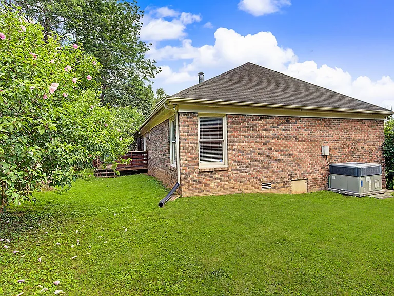 816 Carlisle Ct N — Photo 36