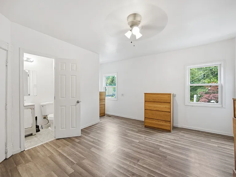 2822 Salisbury St — Photo 39