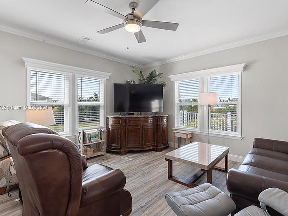 5th image of 119 Avenue Ave #D-b