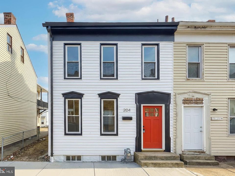 1st image of 204 Park Pl