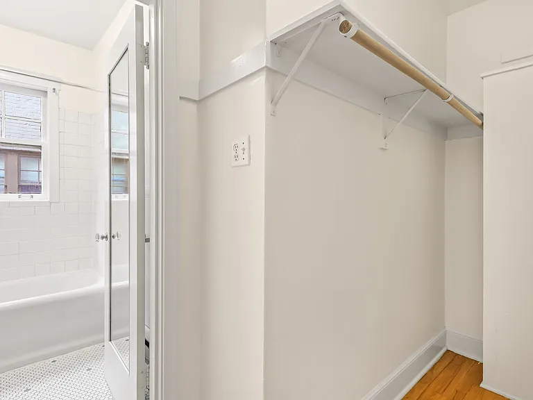 Presidential Court Apartments — Photo 11