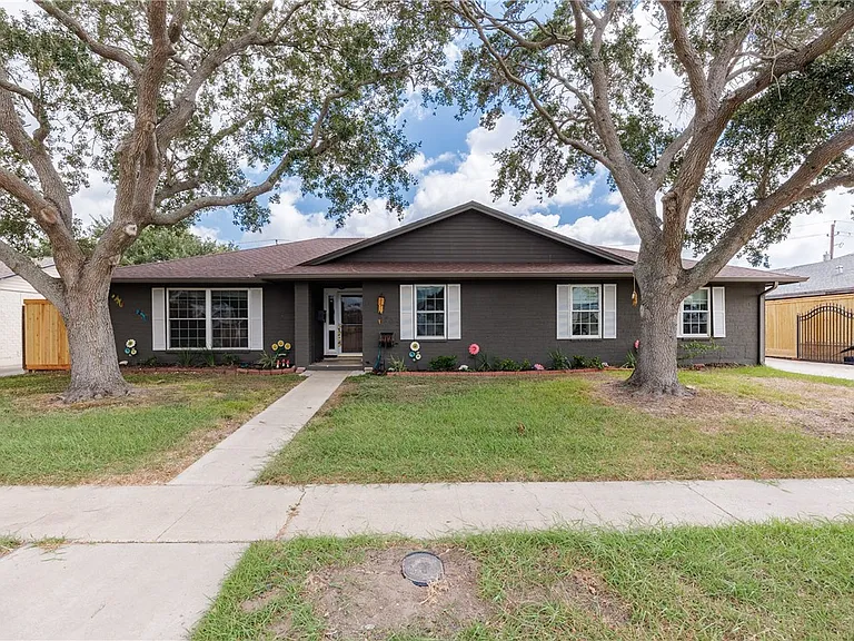 6702 Sahara Dr — Photo 2