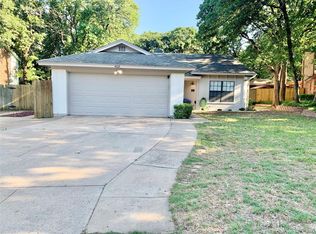 408 Greenleaf Dr, Azle, TX 76020