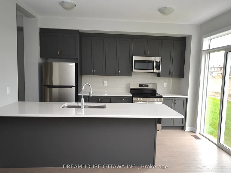 326 Gisborne Pl — Photo 8