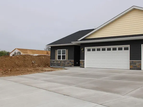 1352 Kettle DRIVE Unit 2, Kewaskum, WI 53040