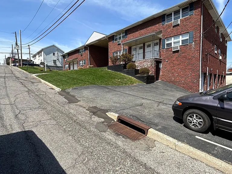 216 Mary St — Photo 4