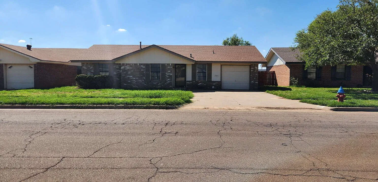 3 bed, 1.5 bath, 1127 sqft, $1,200 — Photo 1