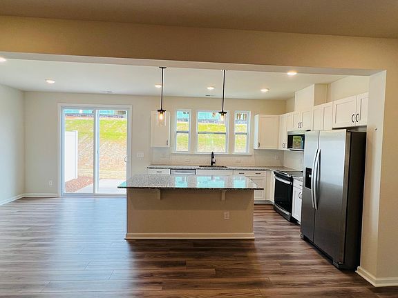 5th image of 160 Royal Star Way