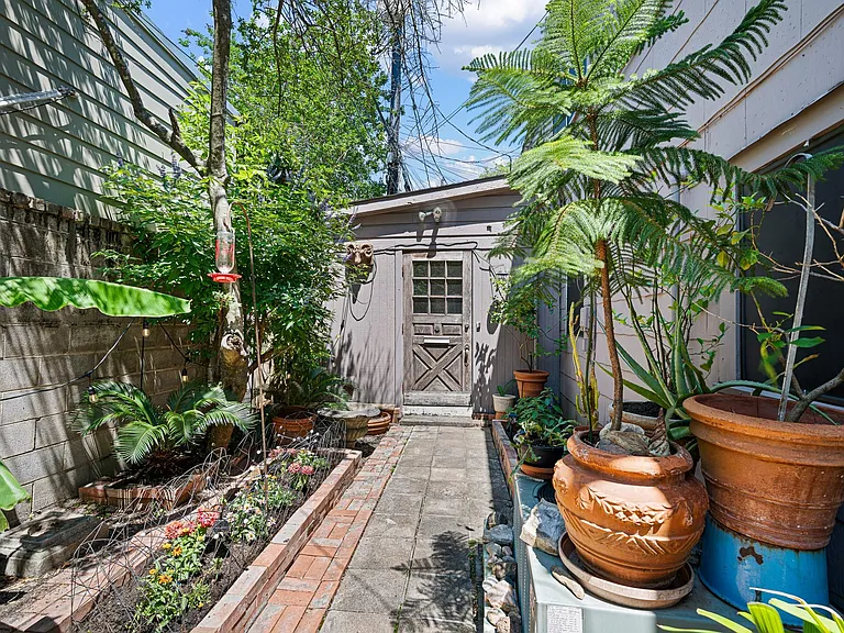 1806 Banks St #1 — Photo 20