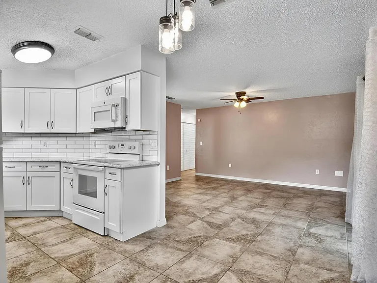 73B Buttonworth Dr — Photo 11