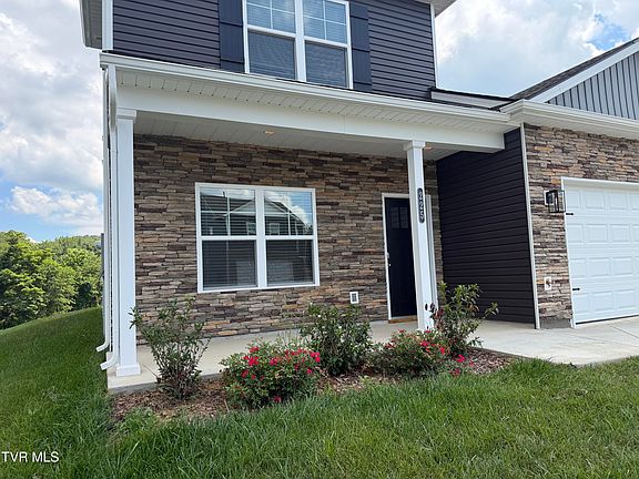 2nd image of 225 Chimney View Loop