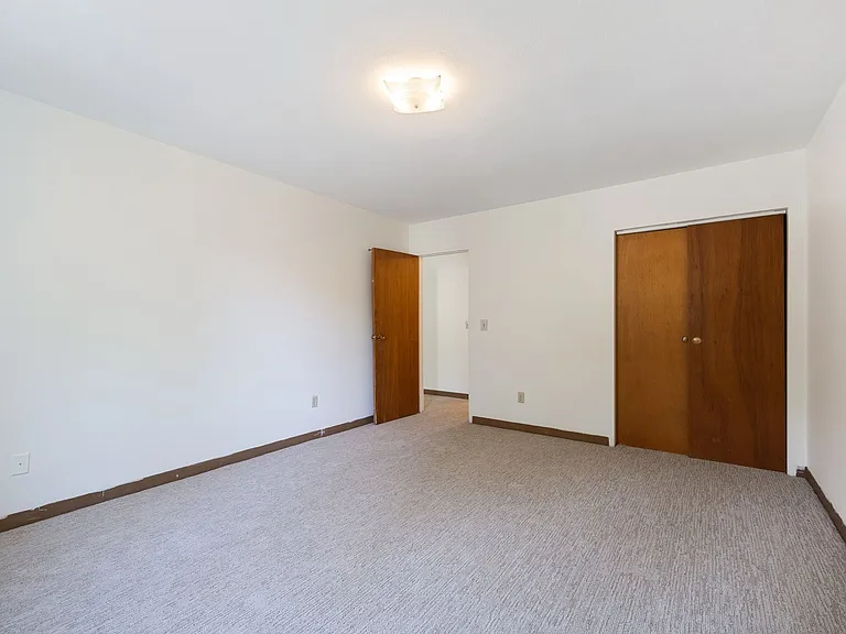 1776 St. Clair Ave — Photo 4