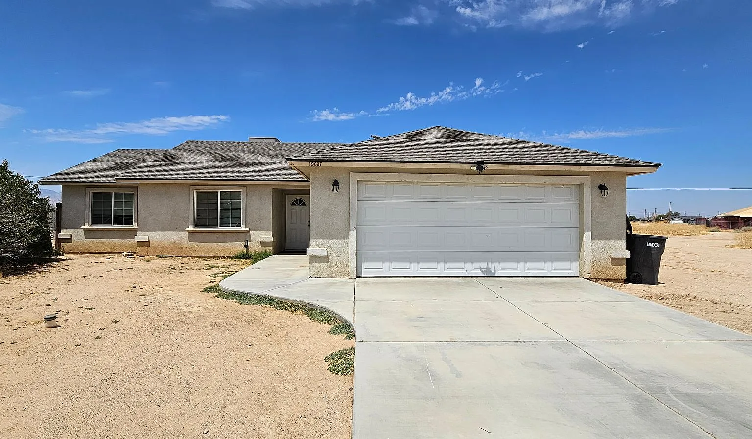 Spacious Single-Story Home with Central AC/Heat and Huge Backyard — Photo 1