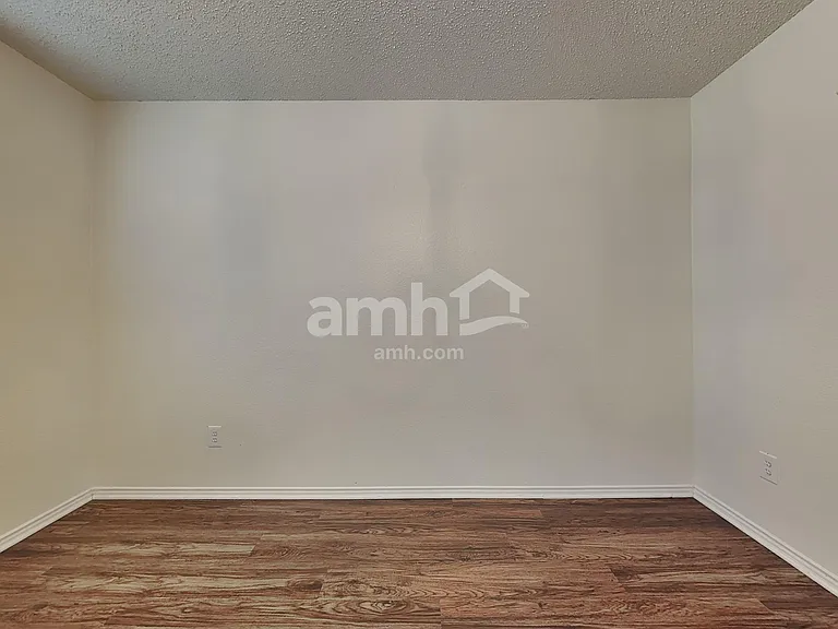 8724 Hunters Creek Ct — Photo 18