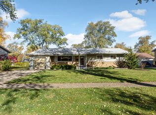 914 E Babcock Dr, Palatine, IL 60074